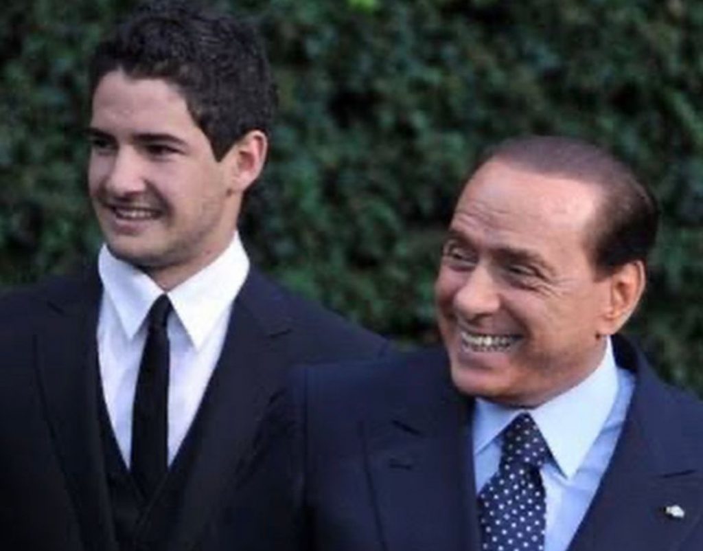 Alexandre Pato, último reforço do São Paulo, prestou homenagem ao ex-sogro Berlusconi. (Foto: Reprodução)