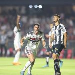 Artilheiro do São Paulo, Calleri vibra em gol marcado contra o Santos. (Foto: Twitter do São Paulo)