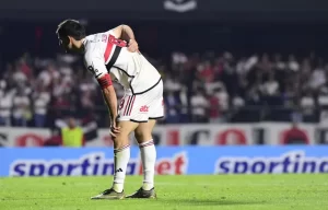 Calleri sente dores nas costas e pode ser baixa no São Paulo. (Foto: Twitter do São Paulo)