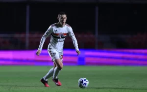 Patryck teve poucas chances na equipe principal do São Paulo. (Foto: Twitter do São Paulo)