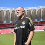 Mano Menezes quer atravessar São Paulo em negociação com Savarino. (Foto: Twitter do Internacional)