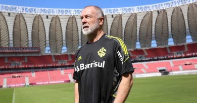 Mano Menezes quer atravessar São Paulo em negociação com Savarino. (Foto: Twitter do Internacional)