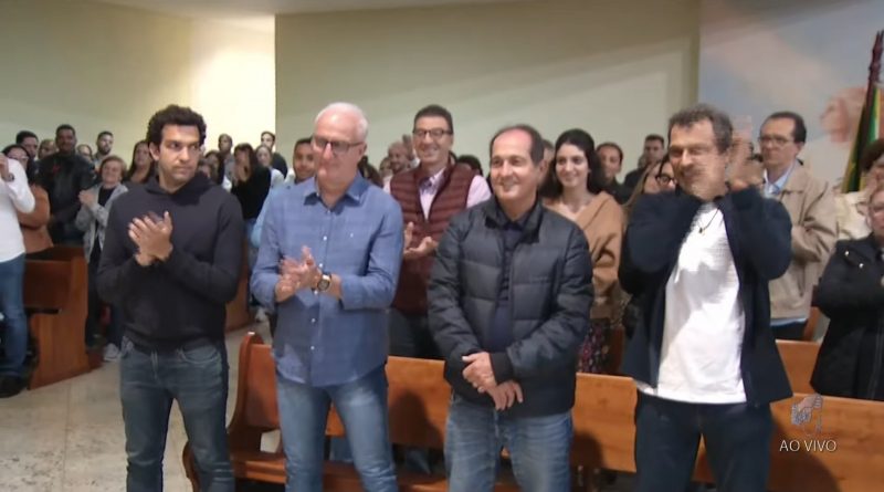 Comissão técnica do São Paulo esteve em missa do Padre Marcelo Rossi. (Foto: Reprodução)