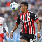 São Paulo ganhou novo líder no elenco com a chegada de Pato. (Foto: Rubens Chiri / saopaulofc.net)