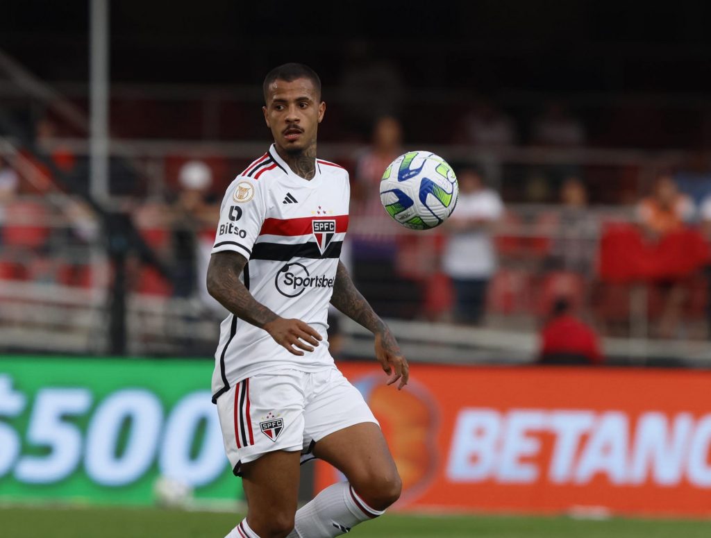 Zagueiro do São Paulo falou sobre disputa por espaço no elenco. (Foto: Rubens Chiri / saopaulofc.net)