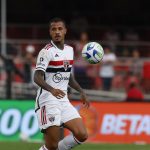 Zagueiro do São Paulo falou sobre disputa por espaço no elenco. (Foto: Rubens Chiri / saopaulofc.net)
