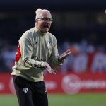 São Paulo enfrenta Cuiabá e tem mais de um time inteiro pendurado. (Foto: Rubens Chiri / saopaulofc.net)