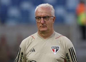 Dorival precisa fazer desempenho do São Paulo melhorar como visitante no Brasileirão. (Foto: Rubens Chiri / saopaulofc)