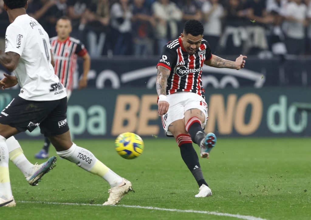 Luciano marcou o gol que deixa o São Paulo vivo na semifinal da Copa do Brasil. (Foto: Twitter do São Paulo)