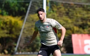 Calleri se recupera de lesão no São Paulo. (Foto: Twitter do São Paulo)
