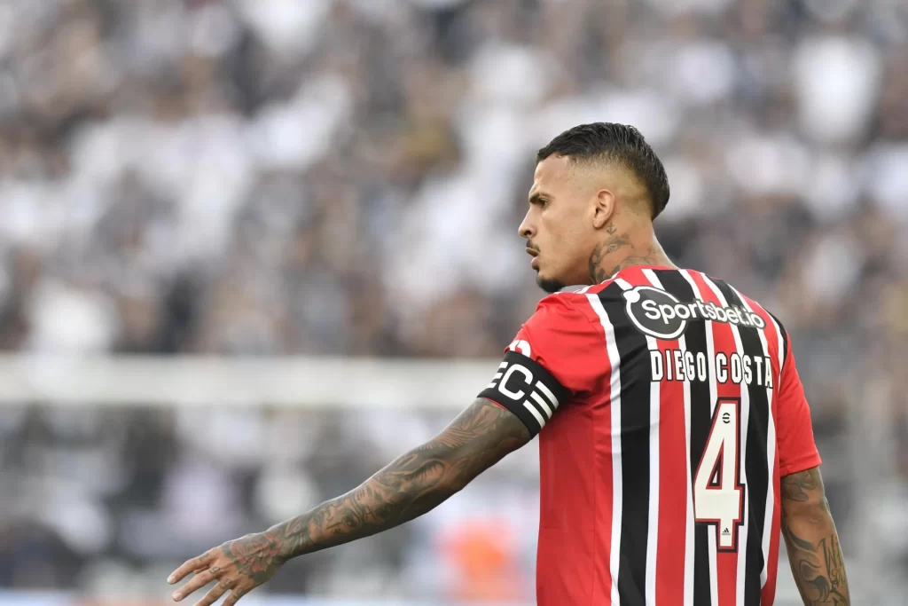Diego Costa volta de lesão e tenta recuperar ritmo no São Paulo. (Foto: Twitter do São Paulo)