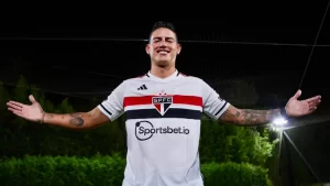 James quase saiu do Tricolor, mas voltou atrás e decidiu ficar. (Foto: Twitter do São Paulo)