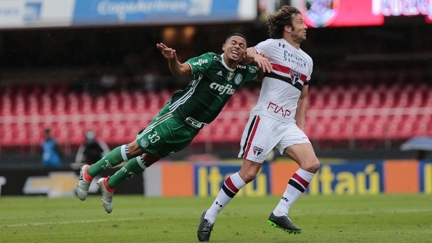 Lugano entra em dividida para defender São Paulo antes de Choque-Rei contra Palmeiras. (Foto: Twitter do São Paulo)