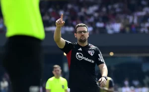 Lucas Silvestre explica o que faltou ao São Paulo contra o Bahia. (Foto: Twitter do São Paulo)