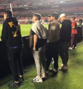 Jogadores lesionados do São Paulo estiveram no gramado e surpreenderam torcida. (Foto: Reprodução)