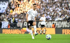 Meia do Corinthians pode ser desfalque contra o São Paulo. (Foto: Marcos Ribolli)