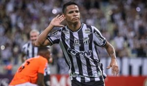Diretoria do São Paulo tenta liberação de atacante ainda nesta janela. (Foto: Twitter do Ceará)