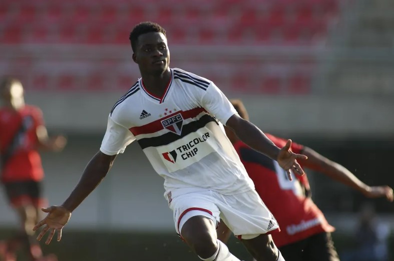 Atacante da base do São Paulo deve ganhar oportunidade no time profissional. (Foto: Miguel Schincariol/Saopaulofc.net)