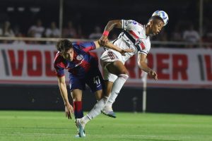 Caio Paulista vira motivo de preocupação para sequência do São Paulo. (Foto: Twitter do São Paulo)