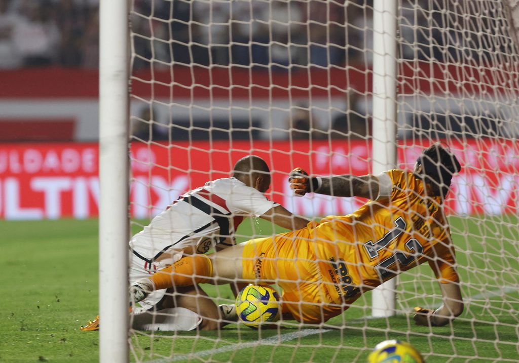 São Paulo vence Corinthians com atuação mágica de Lucas pela Copa do Brasil. (Foto: Twitter do SPFC)