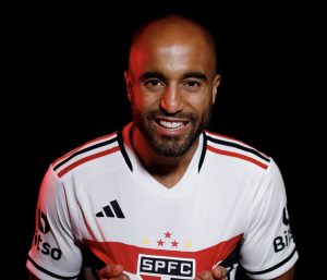 Lucas quer estar em campo pelo São Paulo já no domingo. (Foto: Twitter do São Paulo)