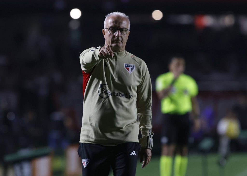 Dorival Júnior deve colocar Pato de titular no final de semana. (Foto: Twitter do São Paulo)