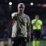 Dorival Júnior deve colocar Pato de titular no final de semana. (Foto: Twitter do São Paulo)
