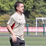 Gabi Neves trabalha para retornar para duelo contra San Lorenzo. (Foto: Twitter do São Paulo)