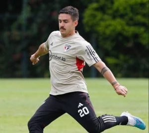 Gabi Neves fica à disposição de Dorival e pode ser opção do São Paulo. (Foto: Twitter do São Paulo)