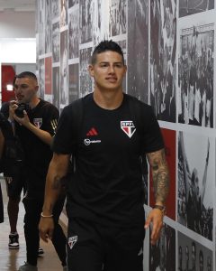 Grupo não viu com bons olhos a entrada de James, que quase não treinou durante a semana. (Foto: Twitter do São Paulo)