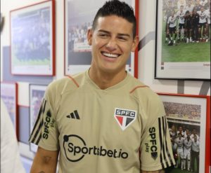 James pode estrear contra o Flamengo.(Foto: Twitter do São Paulo)