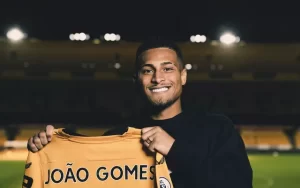 São Paulo recebe sondagem do Wolves, time de João Gomes, por Beraldo. (Foto: Twitter do Wolves)