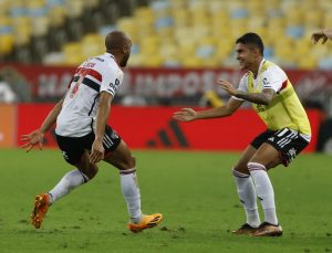 Lucas Moura lidera São Paulo em discurso antes do Majestoso. (Foto: Twitter do São Paulo)