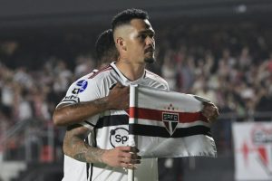 Luciano volta a decidir pelo São Paulo. (Foto: Twitter do São Paulo)