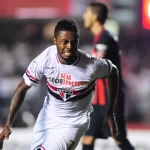 Michel Bastos decidiu último duelo entre São Paulo e San Lorenzo no Morumbi. (Foto: Twitter do São Paulo)