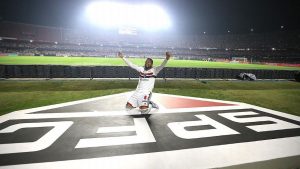 Reinaldo processa São Paulo por não pagamento de bonificações. (Foto: Twitter do São Paulo)