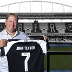 John Textor deve levar Lucas Perri, formado no São Paulo, para a França. (Foto: Twitter do Botafogo)