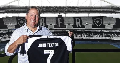 John Textor deve levar Lucas Perri, formado no São Paulo, para a França. (Foto: Twitter do Botafogo)