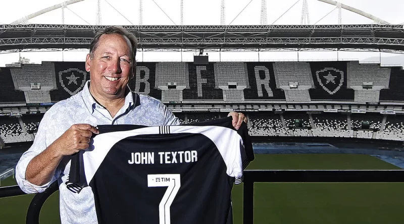 John Textor deve levar Lucas Perri, formado no São Paulo, para a França. (Foto: Twitter do Botafogo)