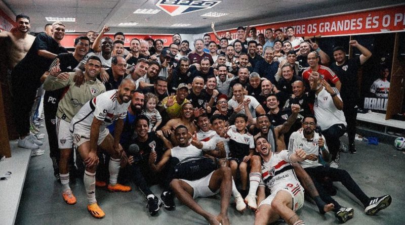 Ex-São Paulo estava com elenco e se declarou para o Tricolor. (Foto: Reprodução Instagram)