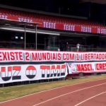 Torcida do São Paulo coloca faixas provocando Corinthians, (Foto: Reprodução)