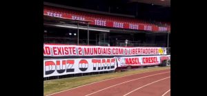Torcida do São Paulo coloca faixas provocando Corinthians, (Foto: Reprodução)