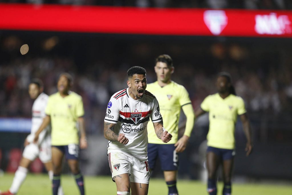 Luciano não participou de disputa de pênaltis pelo São Paulo. (Foto: Twitter do São Paulo)