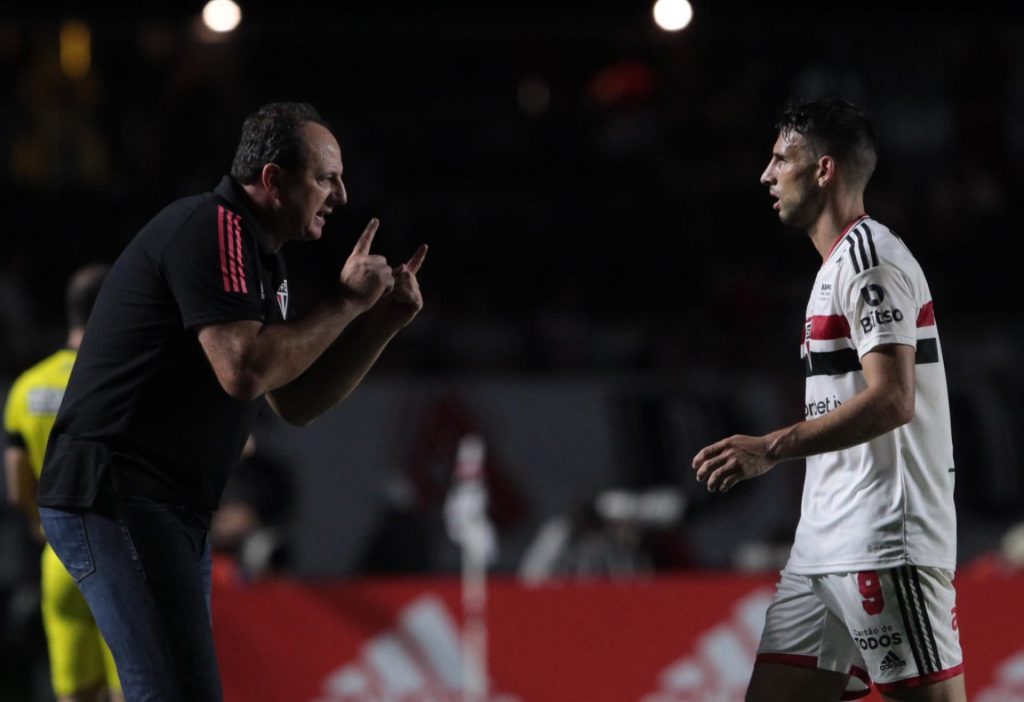 Calleri elogia Rogério Ceni e dedica título do São Paulo a ele.(Foto: Twitter do São Paulo)