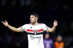 Calleri liga alerta no São Paulo. (Foto: Twitter do São Paulo)