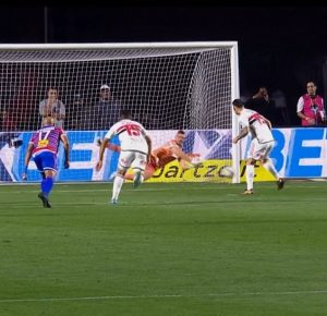 James perde pênalti e São Paulo é derrotado pelo Fortaleza. (Foto: Reprodução/ge)