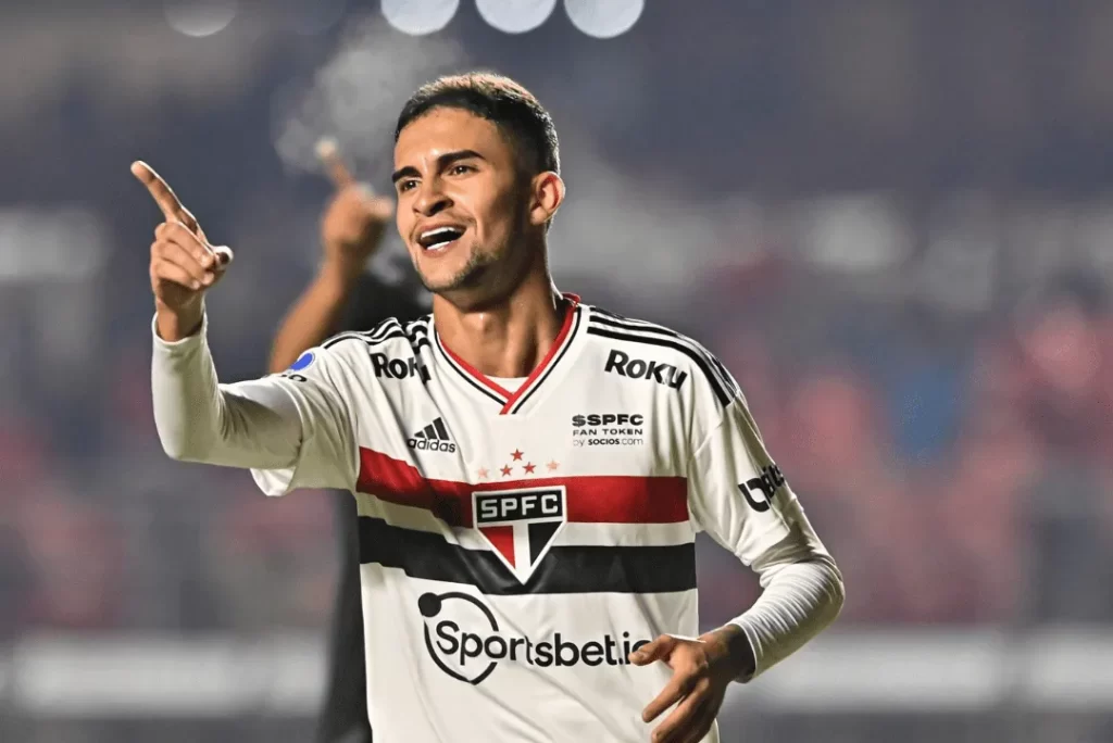 Rodrigo Nestor deve ser um dos jogadores vendidos pelo São Paulo em 2024. (Foto: Twitter do São Paulo)