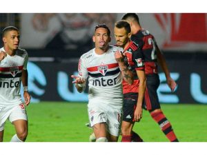 Luciano decidiu na última vitória do São Paulo contra o Flamengo. (Foto: Twitter do São Paulo)