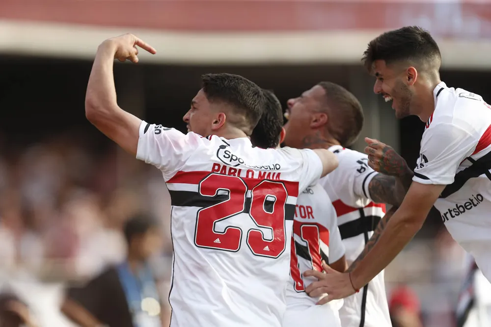 São Paulo pode receber propostas por joias formadas na base de Cotia. (Foto: Twitter do São Paulo)