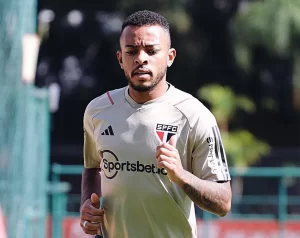 Welington em treino no CT do São Paulo — Foto: Divulgação/saopaulofc.net